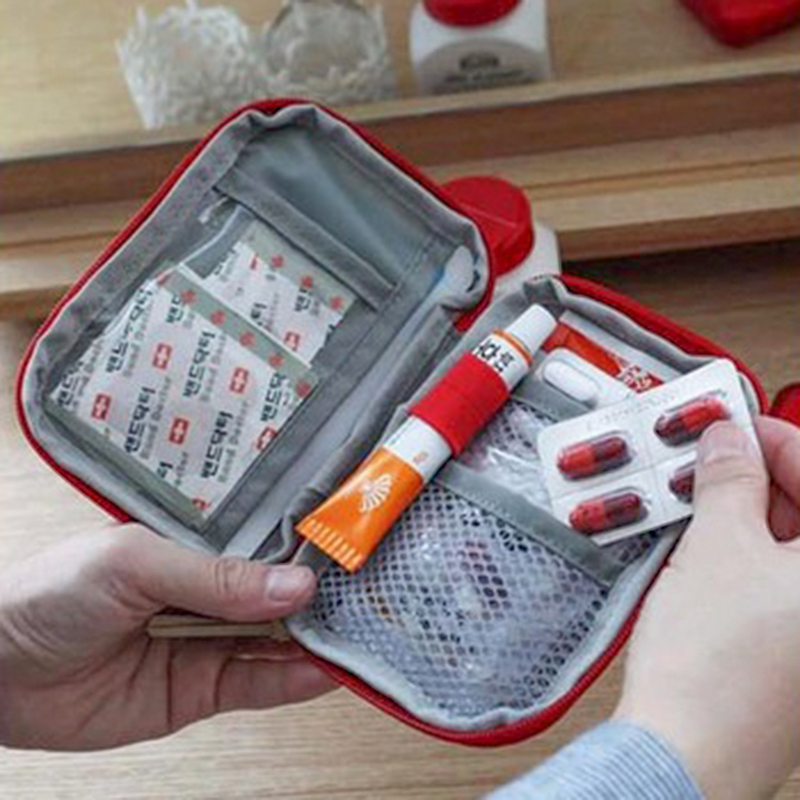 طقم إسعافات أولية صغيرة محمولة - مراجعة Bivy Bag Emergency وسعره