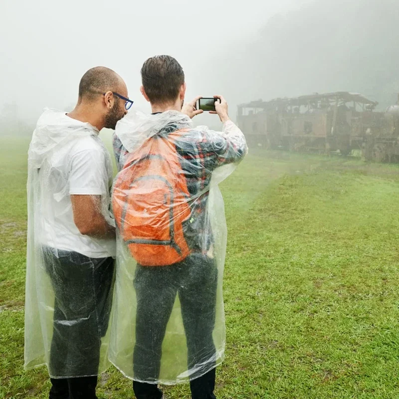 معطف واق من المطر مقاوم للماء  - مراجعة Emergency Poncho Rain وسعره